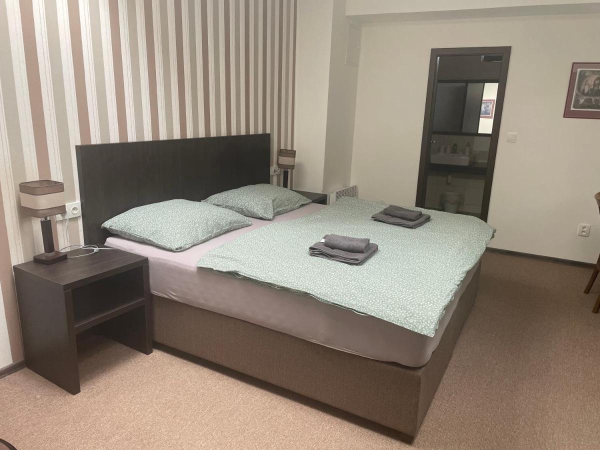 Apartman Atelier Kadan Exterior photo