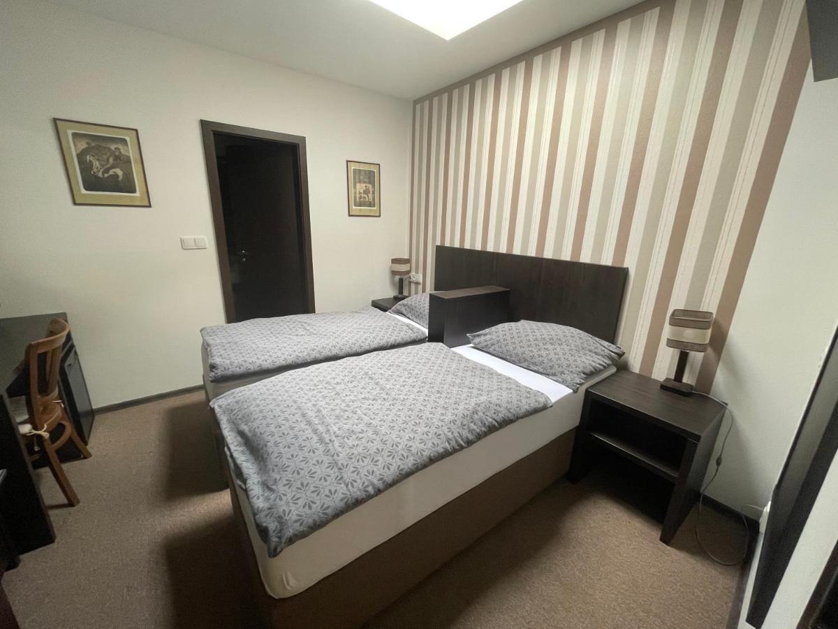 Apartman Atelier Kadan Exterior photo